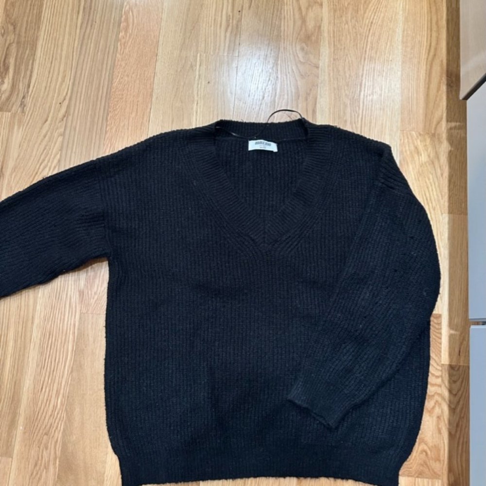 Double Zero brand Sweater v neck black